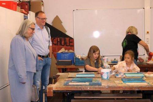 Die Bildungsministerin Dr. Dorit Stenke besucht die Grundschule an der Linde am Standort Leck