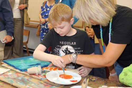 Die Bildungsministerin Dr. Dorit Stenke besucht die Grundschule an der Linde am Standort Leck