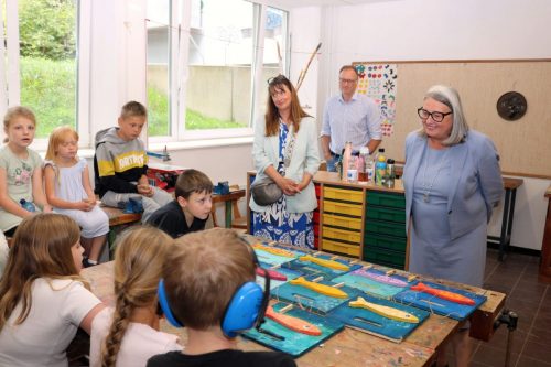 Die Bildungsministerin Dr. Dorit Stenke besucht die Grundschule an der Linde am Standort Leck